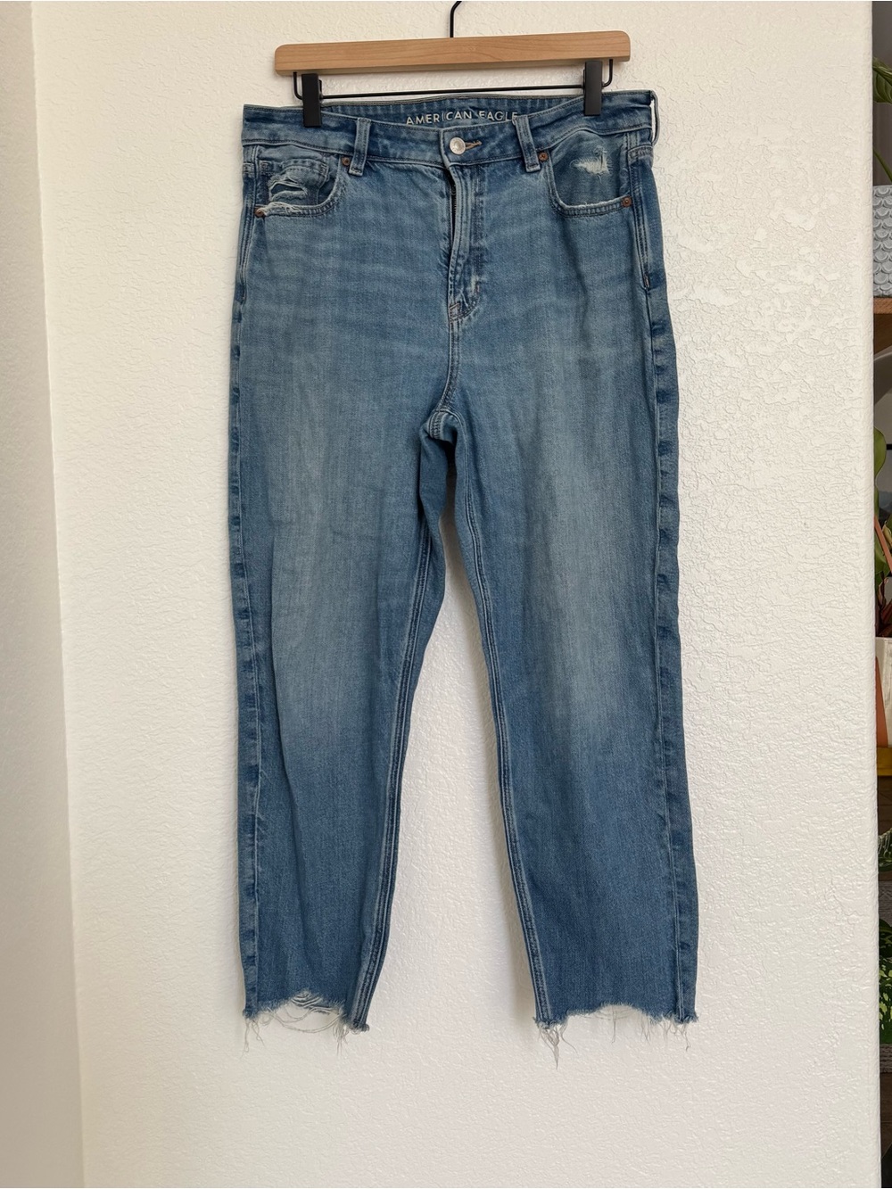 American Eagle Outfitters Faded Blue Cropped Straight Jeans